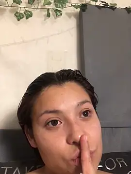 XXX chat uživo modela 3littles