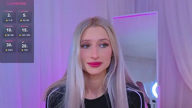 Monica_Leen Pertunjukan Webcam