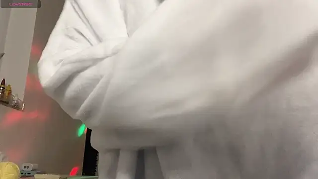 XXX chat uživo modela Tieu-May