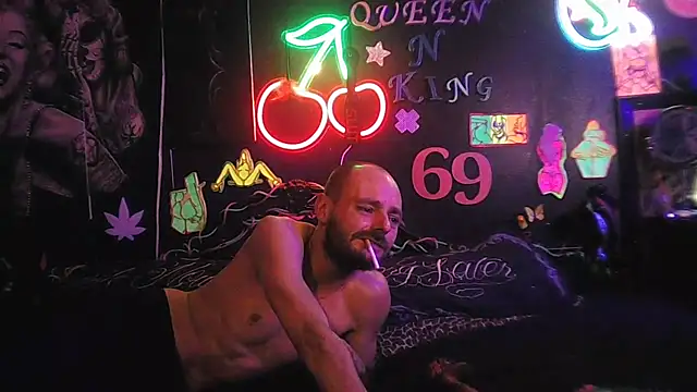 DaddyAndSplashQueen Chat XXX in diretta