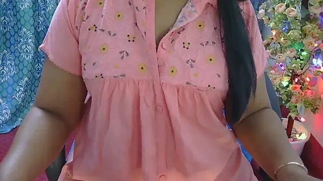 Mallu_Manisha Show in webcam