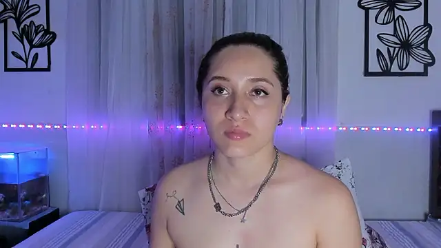 LeiahBlonde_ élő XXX-chatje
