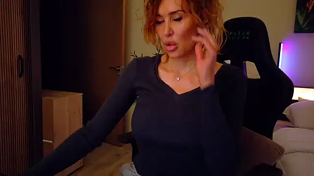 XXX chat uživo modela lunavicexxx