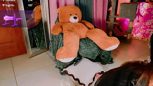 Pokazy przed kamerką – Ari-Nana