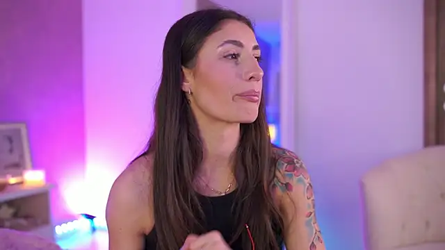 Chat +18 de OhhAisha ao vivo