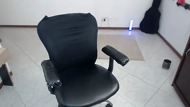 charlottezoe15 Adlı Modelin Canlı XXX Sohbeti