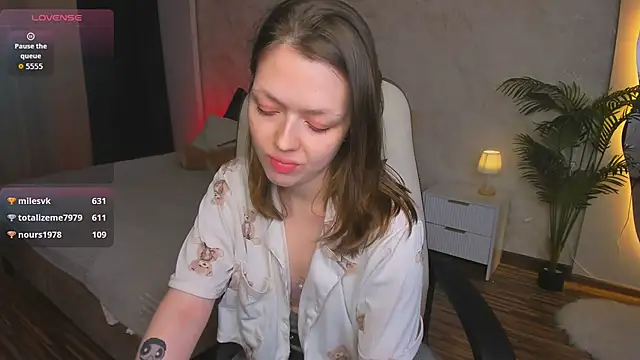 Lunar_Lily Chat XXX in diretta