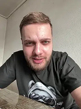 KingAdonisss: διαδικτυακό σόου στην κάμερα