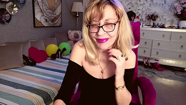 HornyMilf_555 Chat XXX in diretta