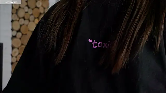 LowOncoming Chat XXX live