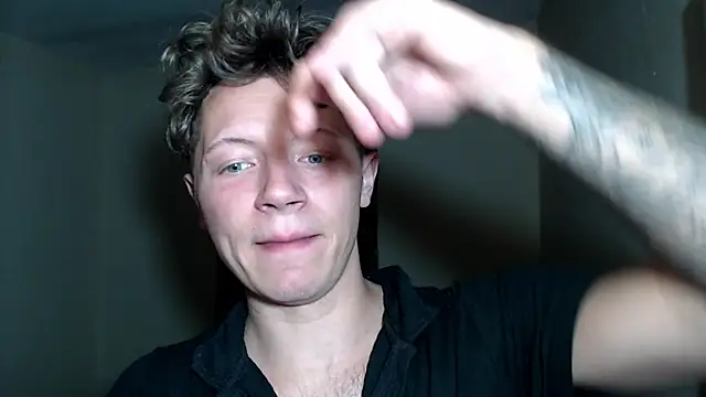 BlondZilla: διαδικτυακό σόου στην κάμερα