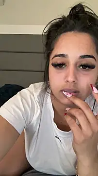 LilMisIndianx Chat XXX live
