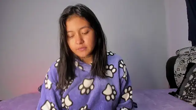 XXX chat uživo modela Sharlottee__