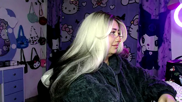 Chat +18 de lussyevans24 ao vivo