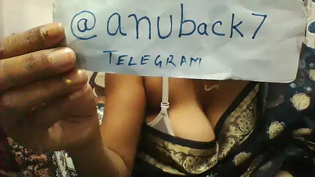 Chat +18 de shalini_fire ao vivo