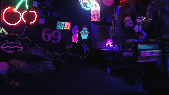 DaddyAndSplashQueen Chat XXX in diretta