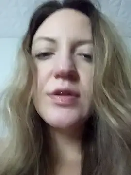 XXX chat uživo modela KattyLuuu