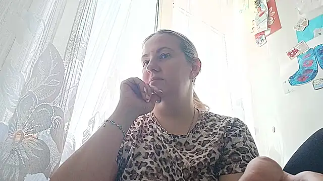 แชท XXX สดของ Melorini