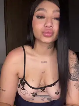 Chat XXX ao vivo de HornyWhitie