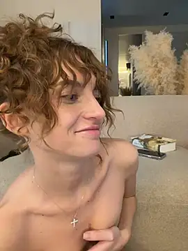 -AngelAri- Show in webcam