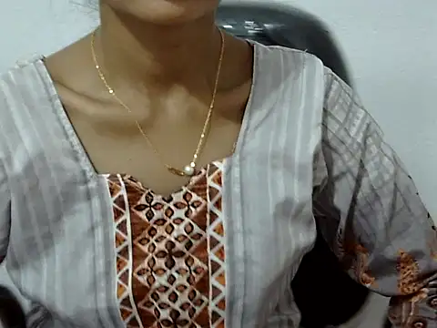 Chat +18 de Kulsum_S ao vivo