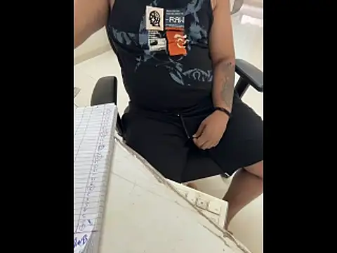 FlirtyxBoyのライブXXXチャット