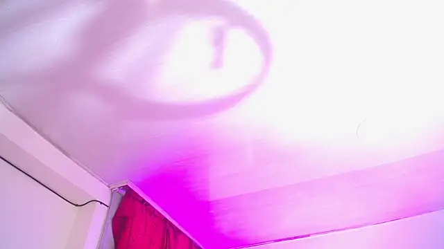 Chat +18 de Miley_Walker1 ao vivo