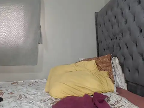 YummyMelxx: вебкам-шоу