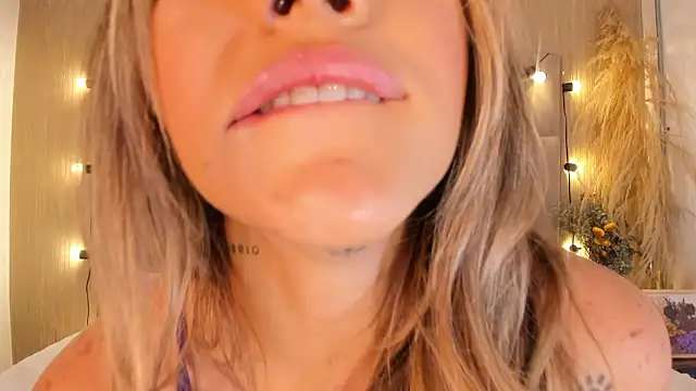 ClaradelMar Chat XXX in diretta