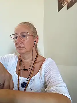 MILEIDE980 Adlı Modelin Canlı XXX Sohbeti