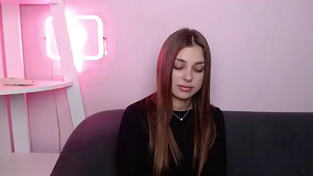 MilanaAngelAs Chat XXX in diretta