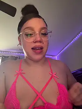 Pokazy przed kamerką – QueenNuttCollector