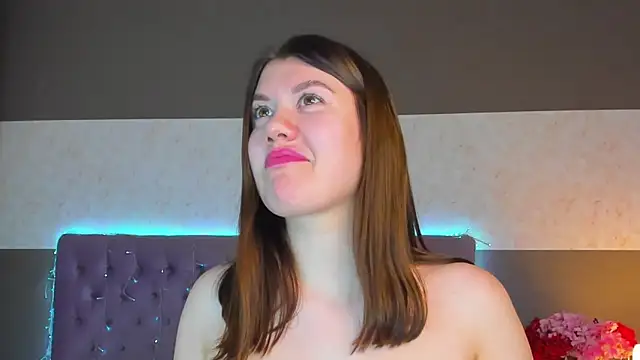 NikkiBustt Adlı Modelin Canlı XXX Sohbeti