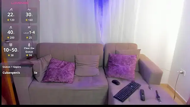 MiaYMolly: απευθείας συνομιλία ΧΧΧ