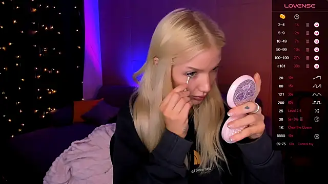 AnyaTaylor_ Pertunjukan Webcam