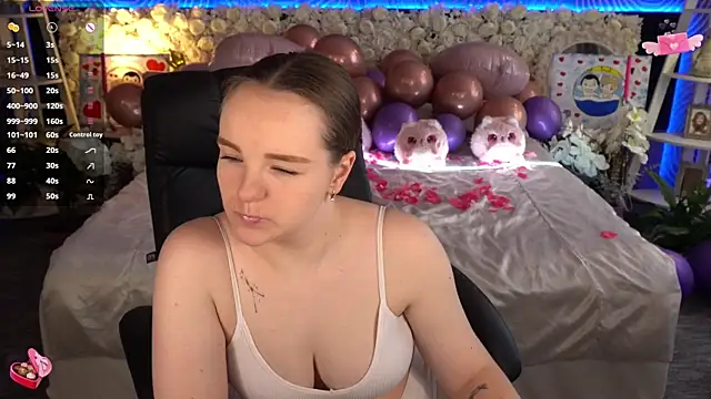 Chat XXX en directo de FoxyShy