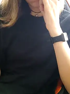 Aashikalaa Adlı Modelin Canlı XXX Sohbeti