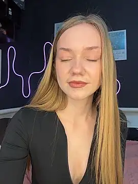 MilaMoone Adlı Modelin Canlı XXX Sohbeti