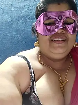 tamilthanushri Adlı Modelin Canlı XXX Sohbeti