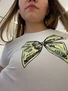 StreetSquirt live XXX chat