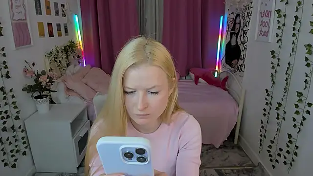 Chat +18 de Laly_Peach ao vivo