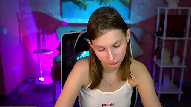 EllaHortonのライブXXXチャット