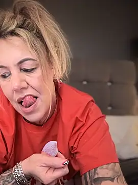 blondebitch2 Live XXX-chat