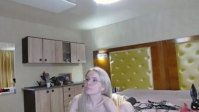 DomCaprisse's Live XXX Chat