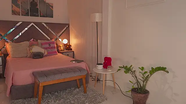 KateOwens Adlı Modelin Canlı XXX Sohbeti