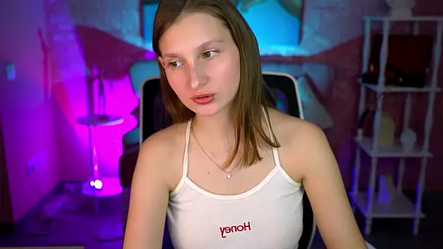 EllaHorton Show in webcam