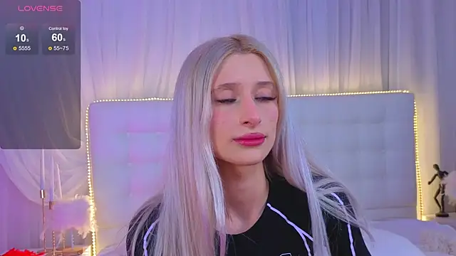 Monica_Leen Pertunjukan Webcam