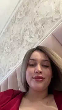 Chatroom XXX en direct de KikiWatson