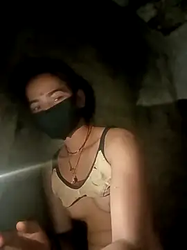 Sunali_Bendre élő XXX-chatje