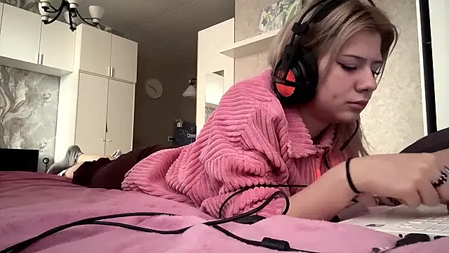 LadyFoxLove Adlı Modelin Canlı XXX Sohbeti